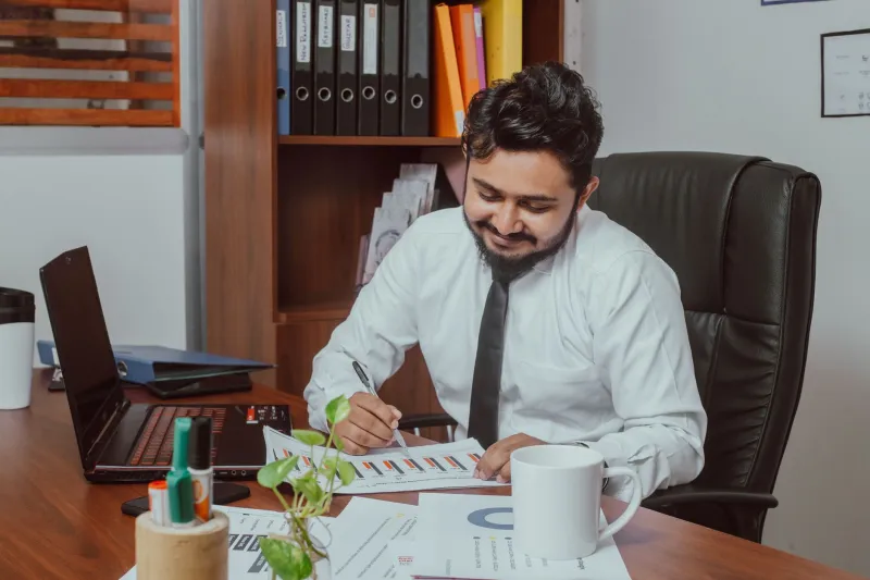 The Monthly Investor Update That Turns Backers Into Champions: A Founder's Writing Guide